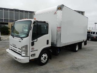 2013 Isuzu Delivery Box Truck photo