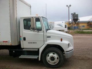 2004 Freightliner Fl 70 photo