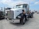 2011 Kenworth T800 Daycab Semi Trucks photo 2