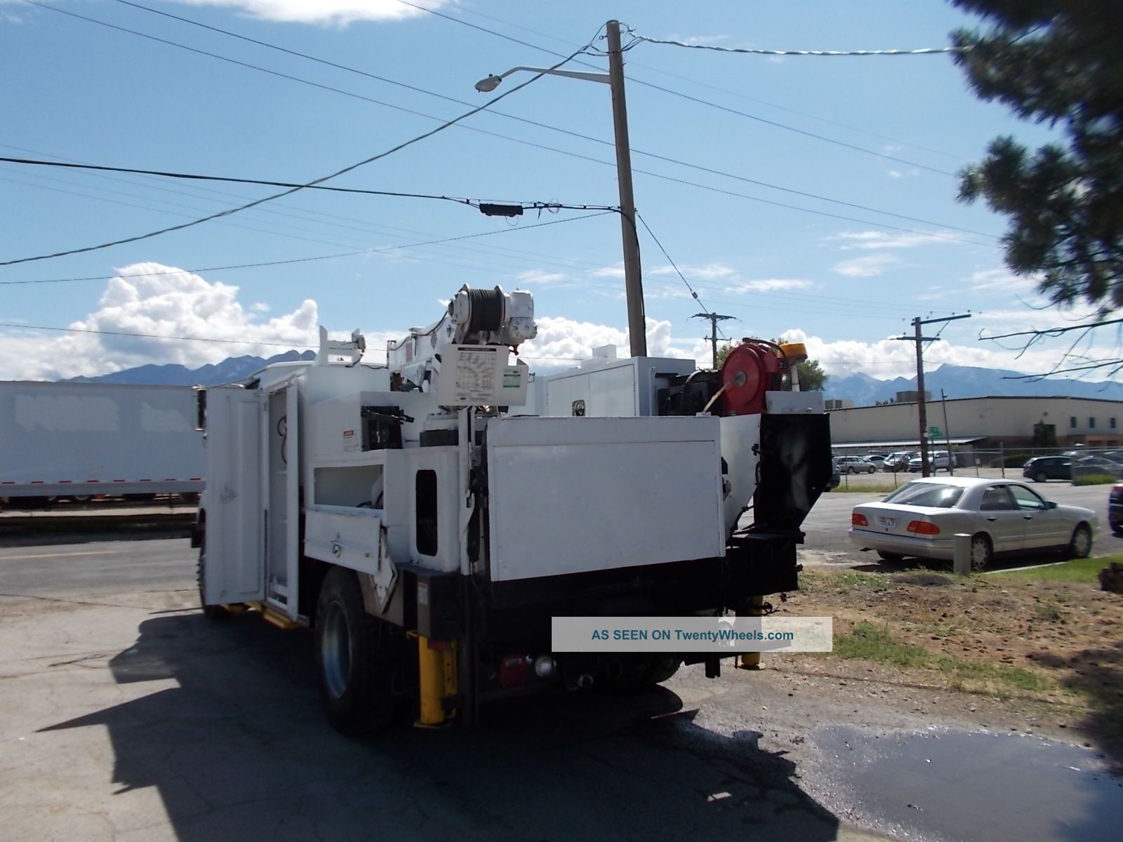 2001 Sterling Mechanics Truck Utility / Service Trucks photo