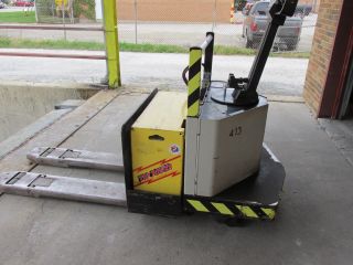 Crown 60pe - 27 - 3 Electric Pallet Jack Truck 6,  000 Lbs Capacity With Charger photo