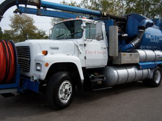 1989 Ford L - 8000 photo