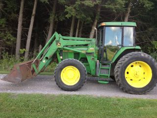 John Deere 7200 4wd Farm Tractor With Loader 110hp photo