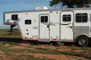 2003 Featherlite 8581 - 3 Horse Trailer With Living Quarters photo