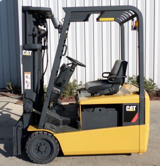 Caterpillar Model Ep16kt (2002) 3000lbs Capacity Great 3 Wheel Electric Forklift photo