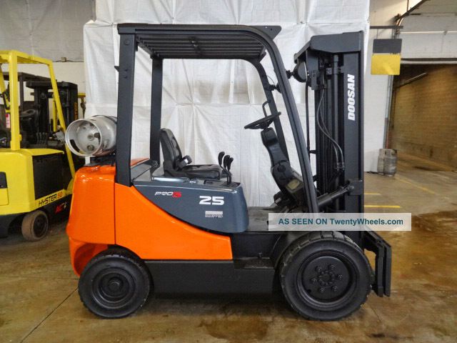 2008 Doosan G25e - 5 5000lb Pneumatic Lift Truck 84 