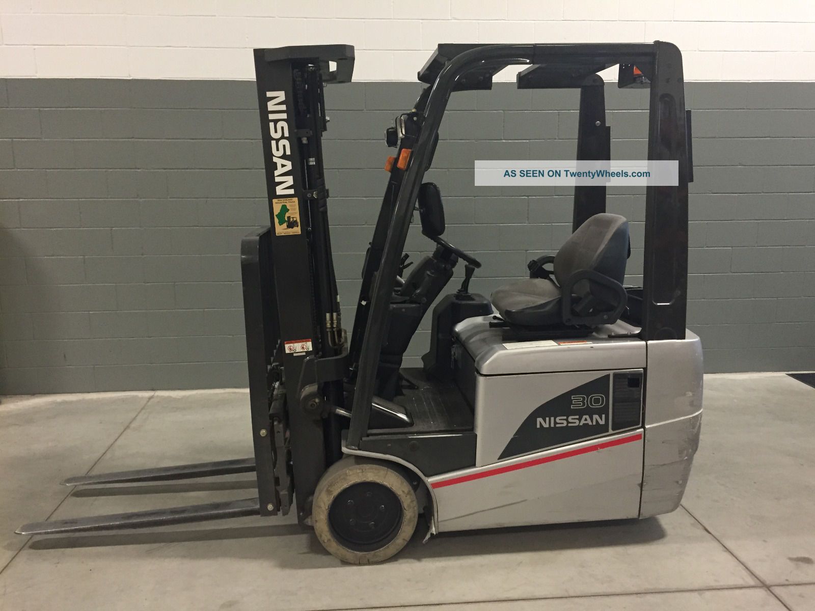 08 ' Nissan Platinum Forktruck.  3,  000lb.  Side Shifter.  Battery+charger Included. Forklifts photo