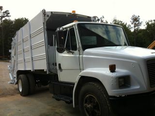 1999 Freightliner Fl 70 photo