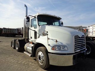 2008 Mack Cxu613 Daycab photo