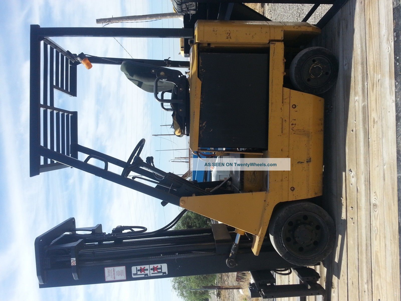 Caterpillar Ec15 3000 Pound Electric Forklift With Side Shift Forklifts photo