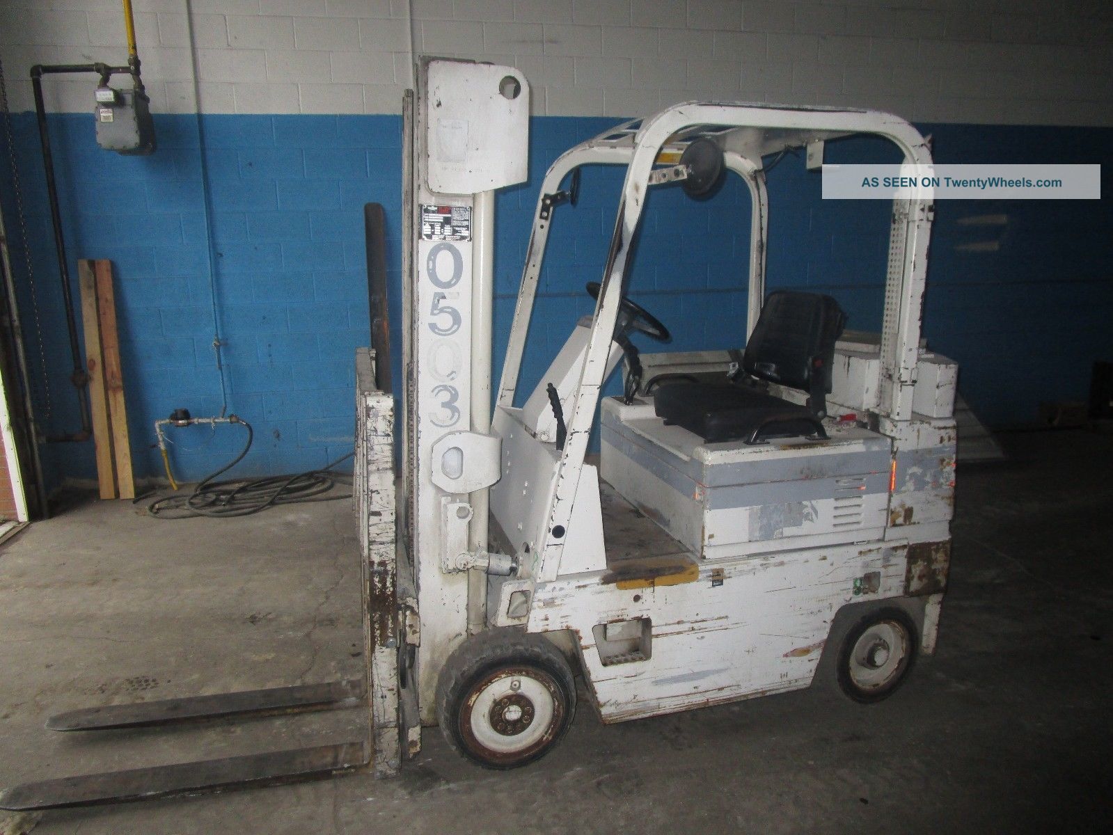Diesel Towmotor Forklifts photo
