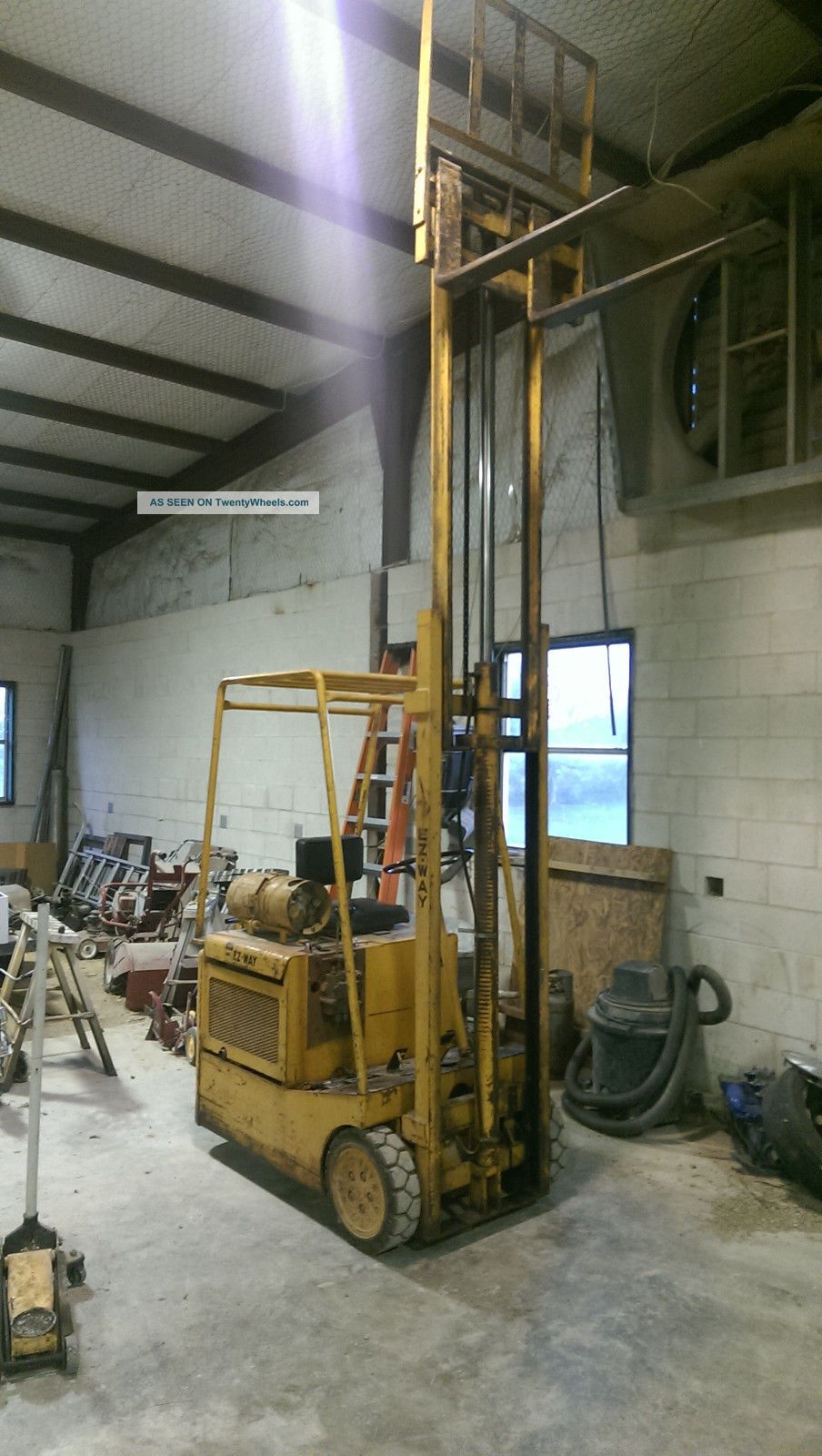 Ez - Way Forklift With Wisconsin Propane Motor Forklifts photo