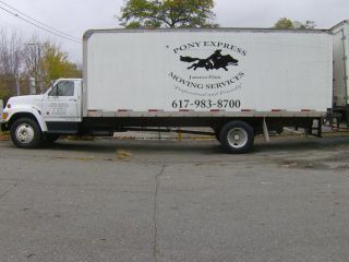 1995 Ford F800 photo