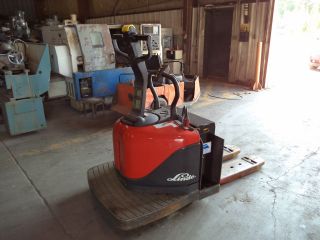 2004 Linde 6000,  6,  000 24vdc Battery Operated Electric Pallet Jack photo