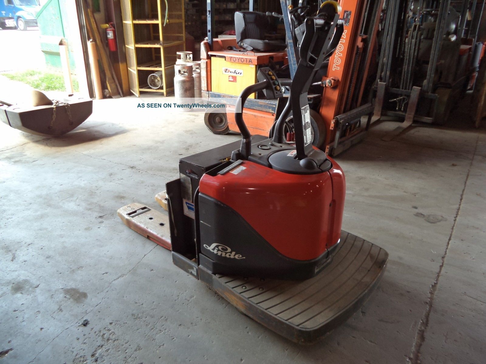 2004 Linde 6000, 6, 000 24vdc Battery Operated Electric Pallet Jack