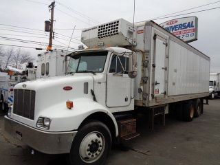 2003 Peterbilt 330 26 ' Reefer Freezer Box Truck photo