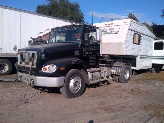 1999 Freightliner Fl112 photo