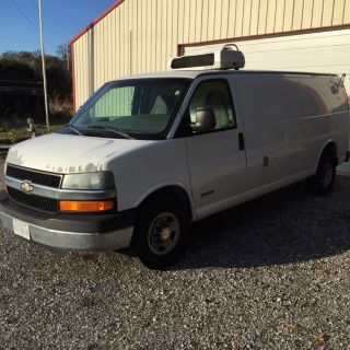 2003 Chevrolet Express Van photo