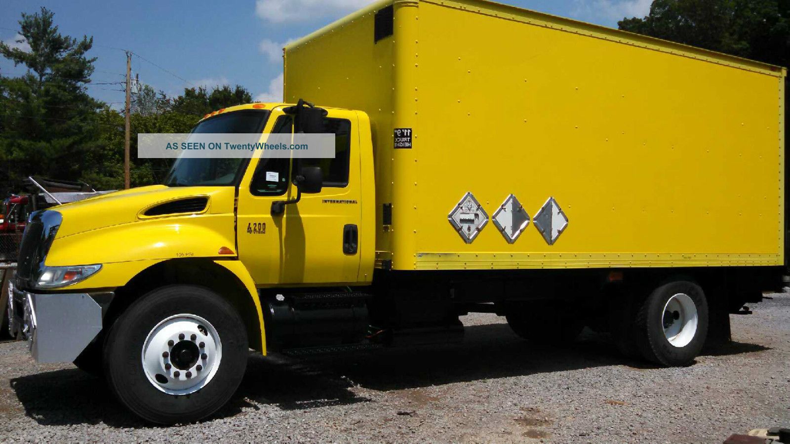 2005 International 4200 Box Trucks / Cube Vans photo