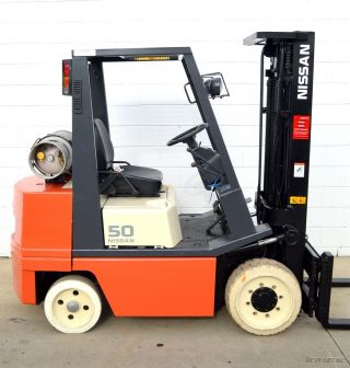 Nissan 5000 Lb Lpg Forklift 5,  000 Triple Stage Mast With Side Shift photo