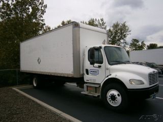 2005 Freightliner Business Class M2 106 photo