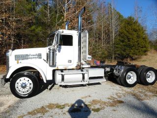 1998 Freightliner Fld120sd photo