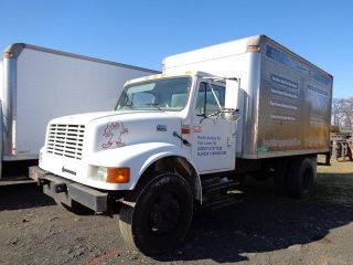 2001 International 4700 14 ' Box Truck photo