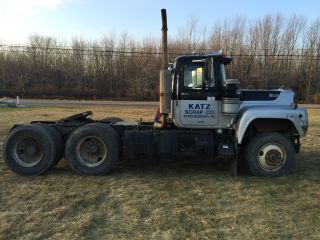 1984 Mack R688st photo