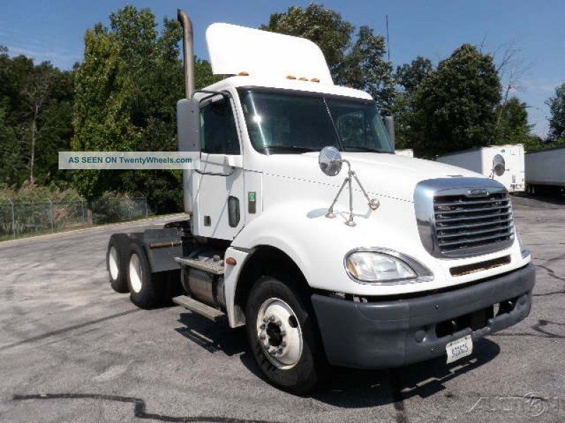 2005 Freightliner Cl12064st - Columbia 120 Daycab Semi Trucks photo