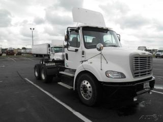 2012 Freightliner M211264s photo