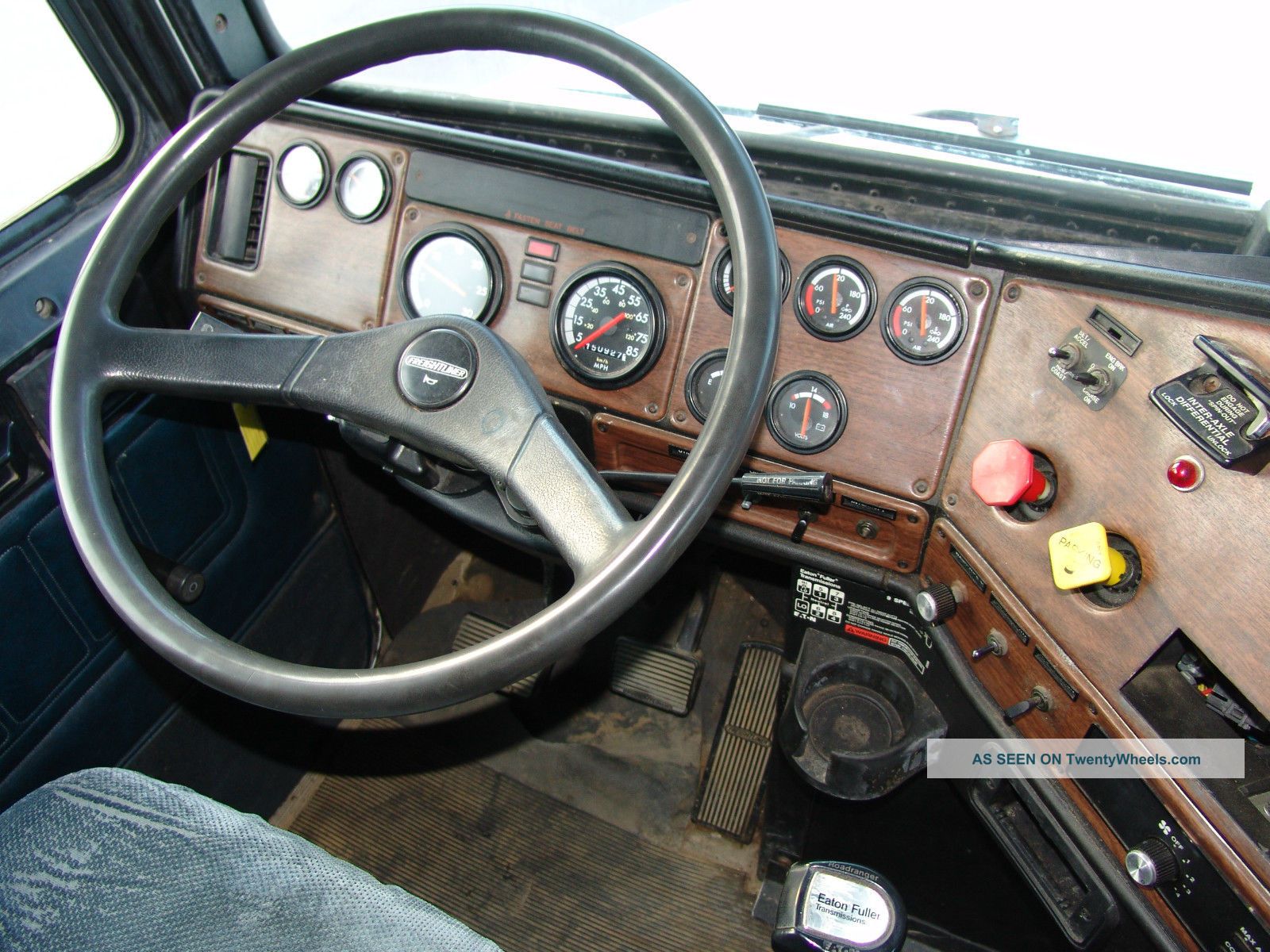 Freightliner FLD 120 РѕРґРЅРѕРЅРѕРіРёР№