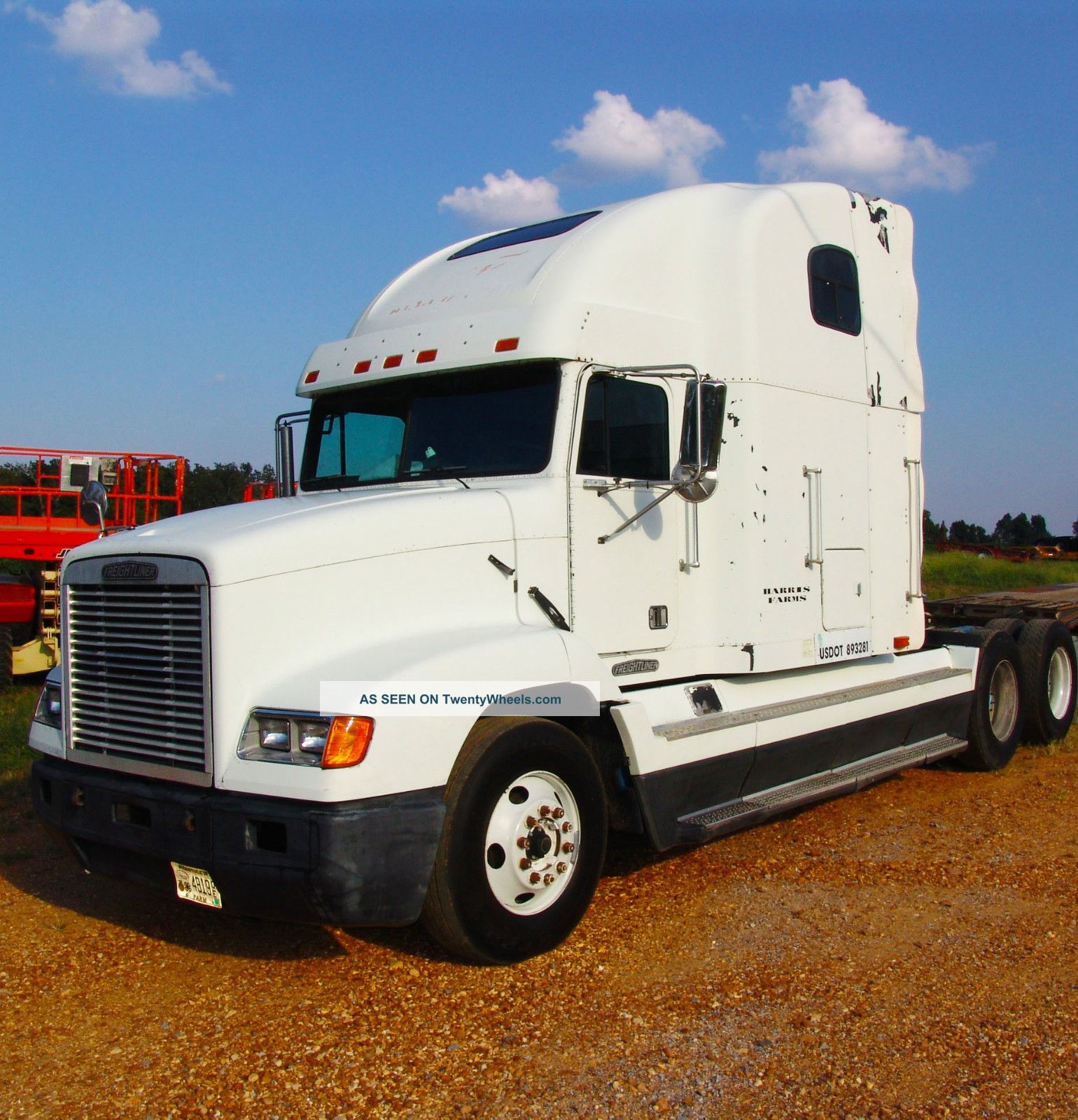thumbnail image 2 of UAT Shark Teeth Bug Screen For Freightliner FLD 120 / FLD Classic 1996+ – Black & White 2 of 4