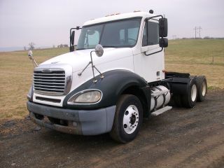 2003 Freightliner Columbia photo