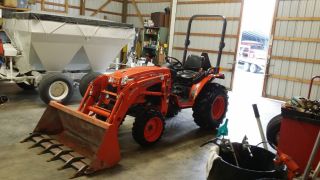 Kubota B3200 Hydrostatic 4x4 Loader 156 Hours. .  Delivery Is Available photo