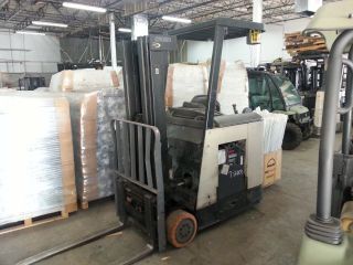2005 Crown Rc 3020 - 30 Counter Balance Stand Up Dock Stocker Forklift photo