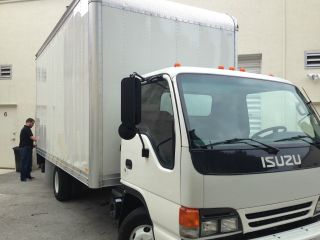 2004 Isuzu Npr photo