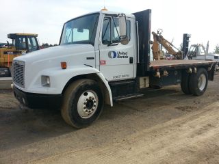 2000 Freightliner Fl70 photo