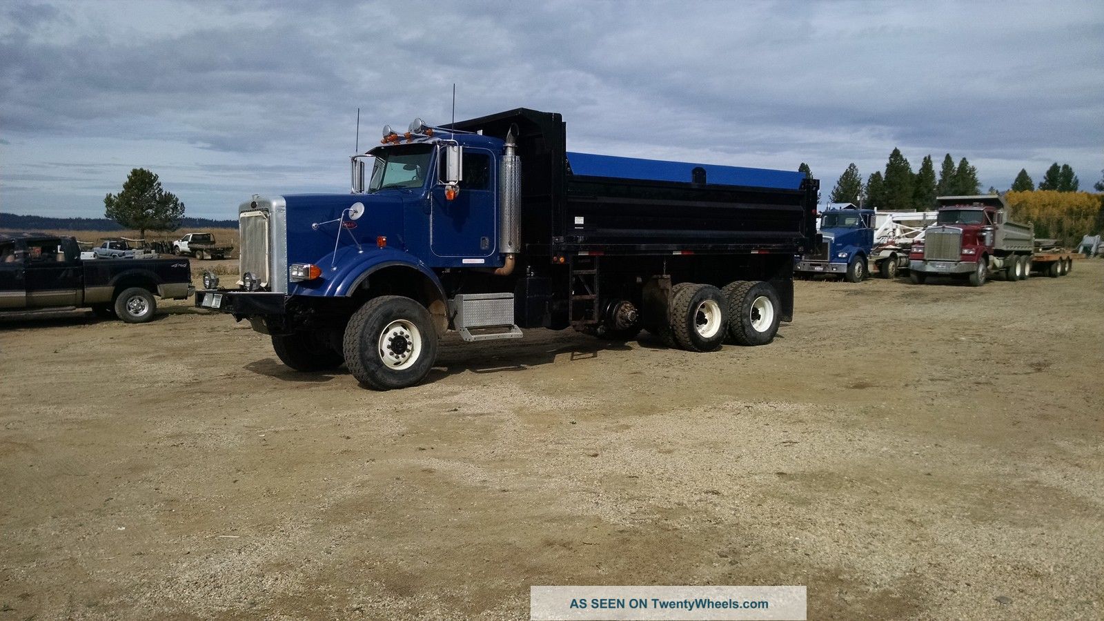 2005 Peterbilt 385 Dump Trucks photo