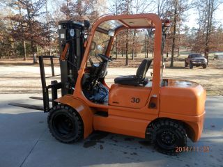 Forklifts photo