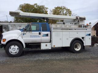 2001 Ford F750 photo