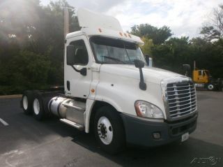 2011 Freightliner Ca12564dc - Cascadia photo