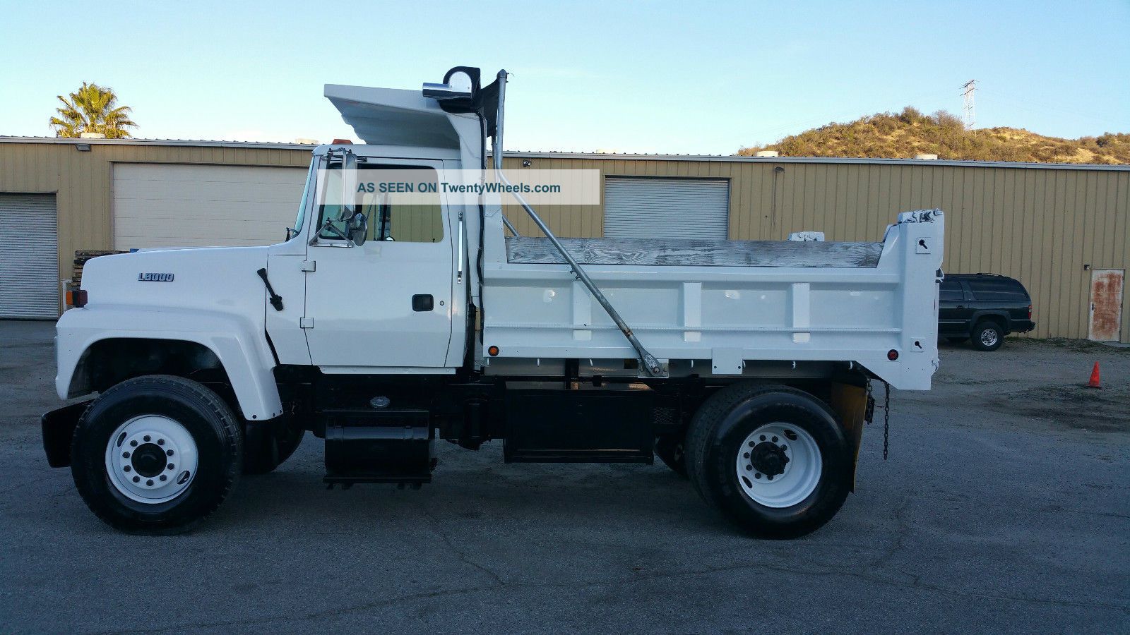 1995 Ford L8000 Dump Trucks photo