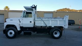 1995 Ford L8000 photo