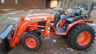 Kubota B3300su Hst 2012 4wd Tractor With Loader And 60 