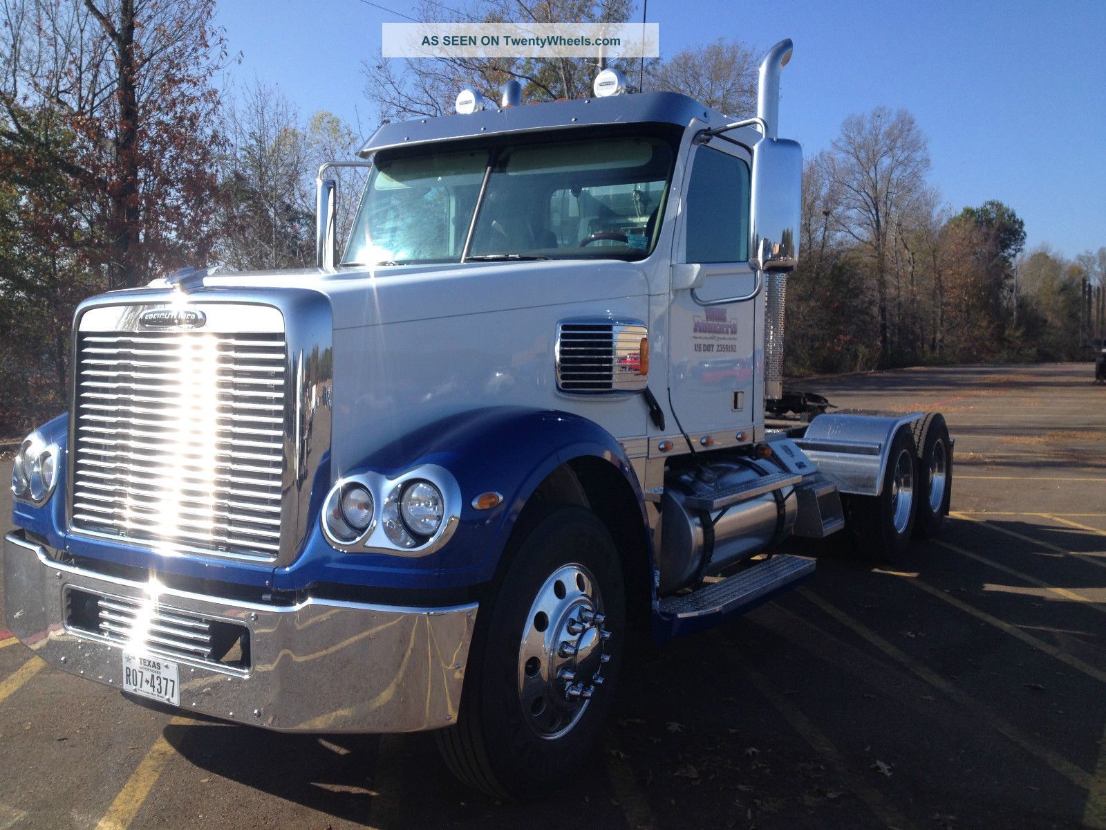 2015 Freightliner Coronado 13264 Daycab Semi Trucks photo