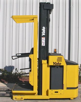 Yale Model Oso30be (2003) 3000lbs Capacity Electric Order Picker Forklift photo