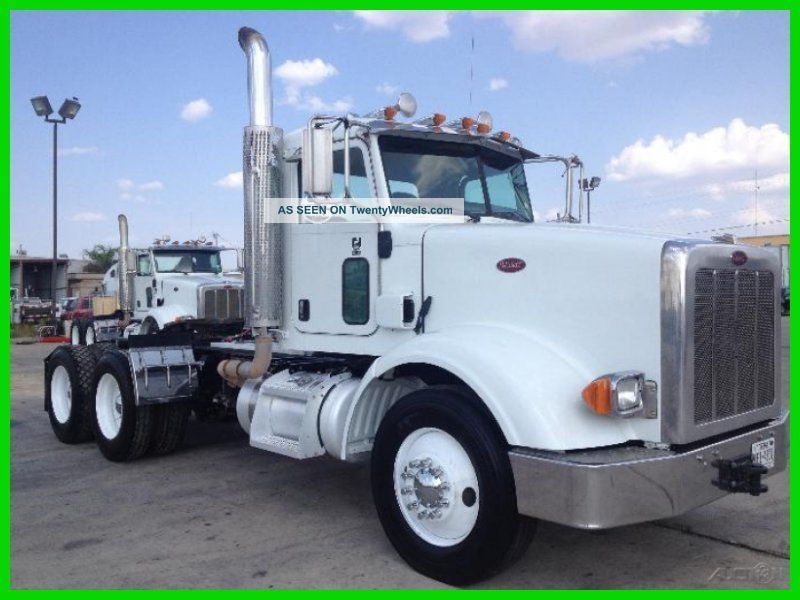 2010 Peterbilt 367 Daycab Semi Trucks photo