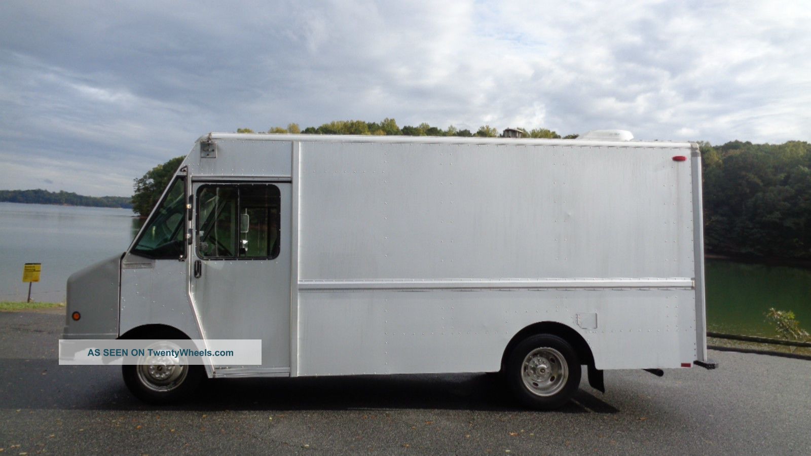 1998 Chevrolet Utilimaster Custom Delivery Truck Utility / Service Trucks photo