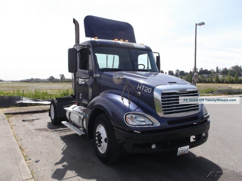 2007 Freightliner Cl12042st - Columbia 120 Daycab Semi Trucks photo