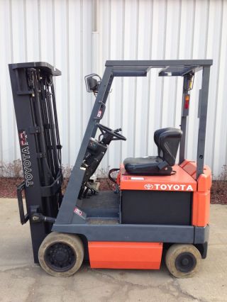 Toyota Model 5fbcu15 (1998) 3000lbs Capacity Great 4 Wheel Electric Forklift photo